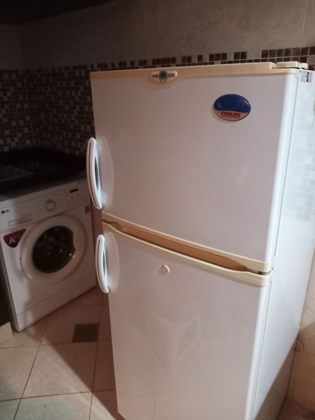 NIKAI - Refrigerator - 220 Litre - Excellent Cooling